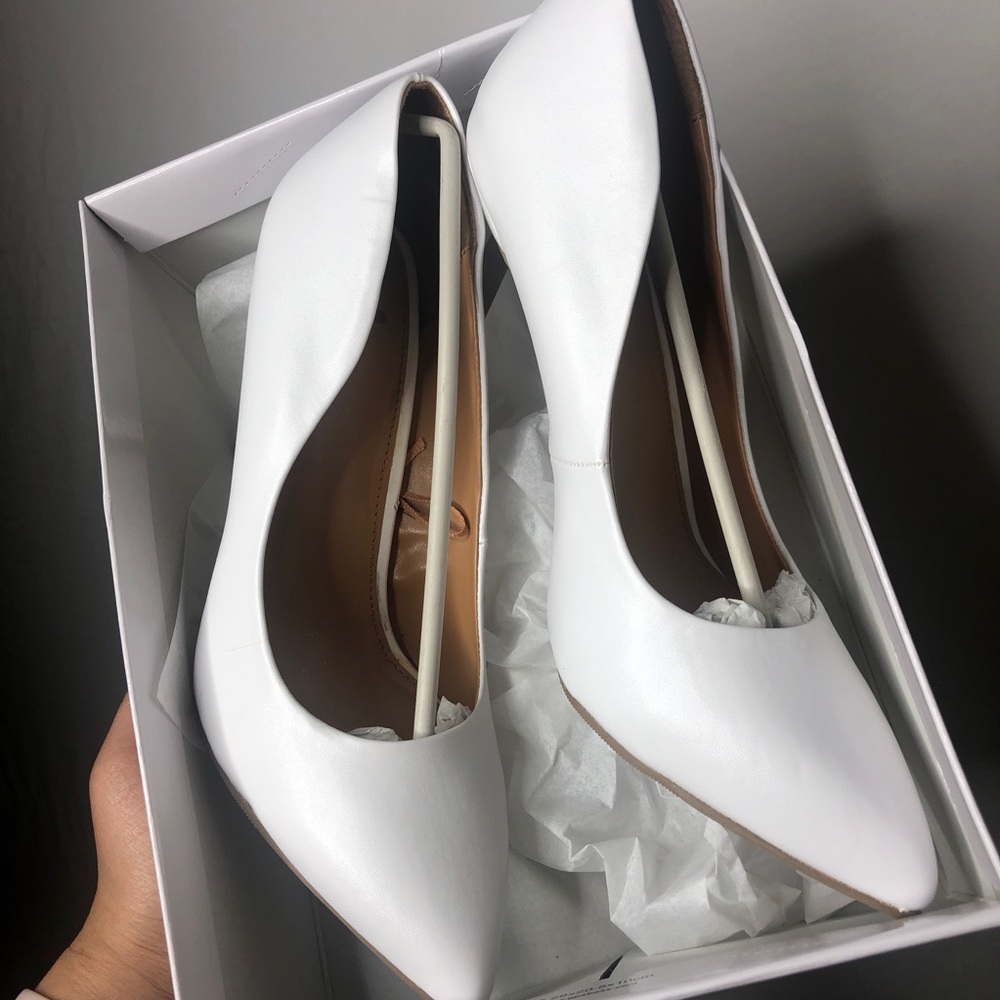 LAST one ! Report 🛑  Nordstrom white heels dalia - Picture 5 of 5
